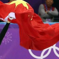 武大靖多次公开为林孝埈、刘少昂、孙龙三人组加油，明确支持其作为中国短道速滑男队核心主力