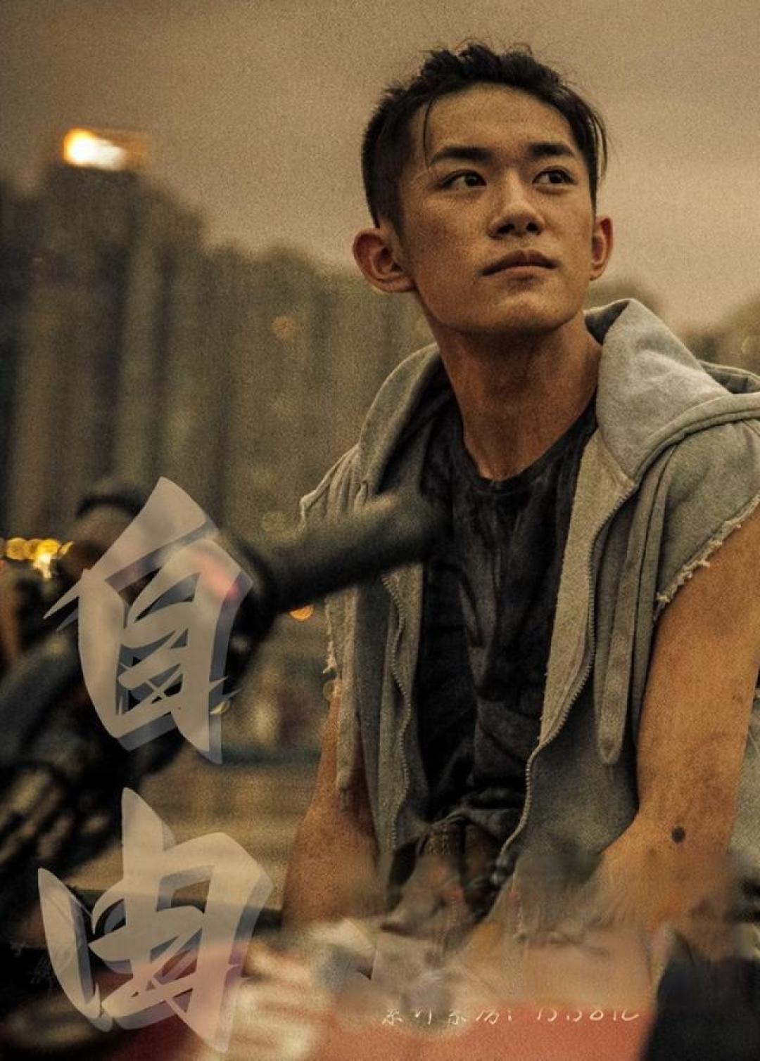 张艺谋盛赞双男主:易烊千玺正处黄金期,朱一龙演技封神