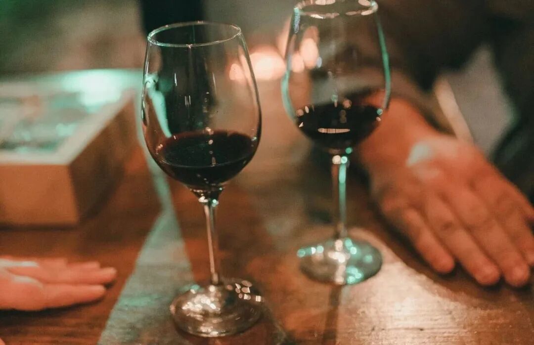 买红酒别光看酒精度,关系红酒品质的重要指标另有其他!