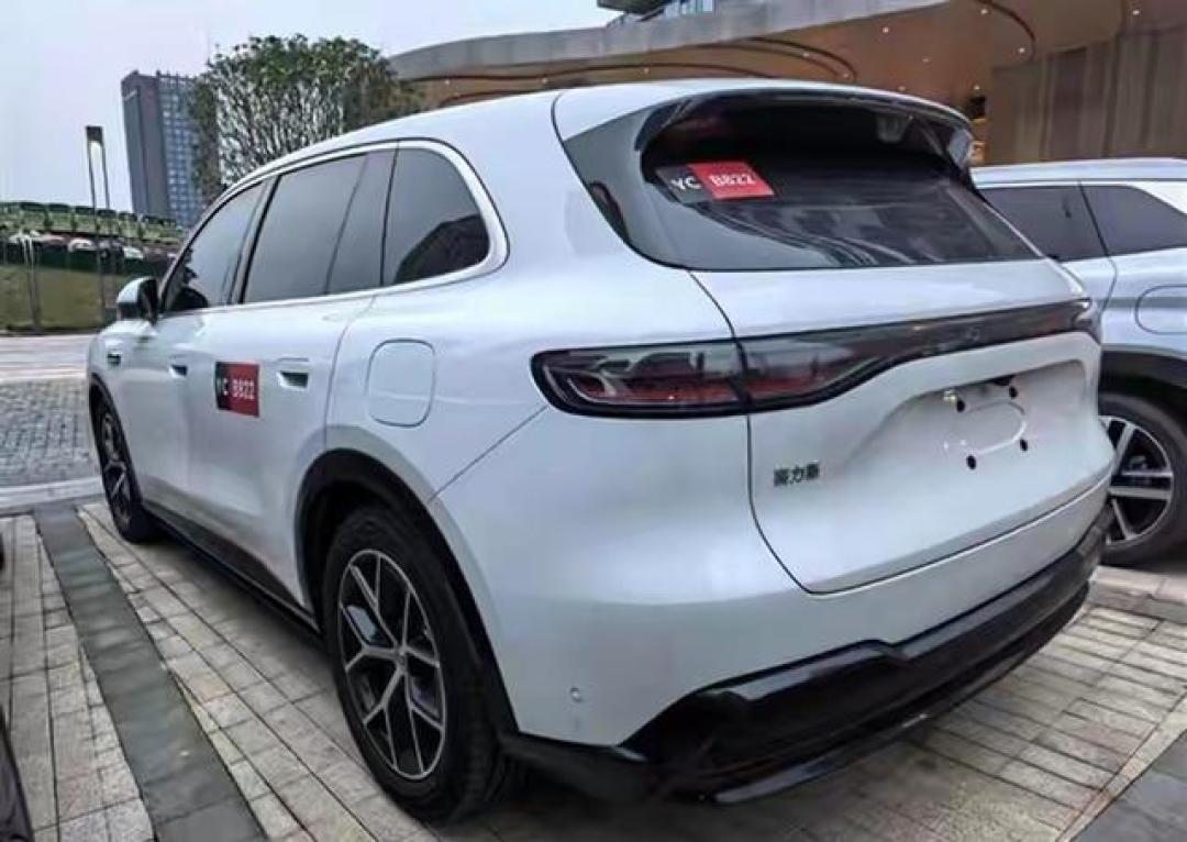 问界M6实拍:不是M7降配版,更不是M5加长款,25万级新物种来了!