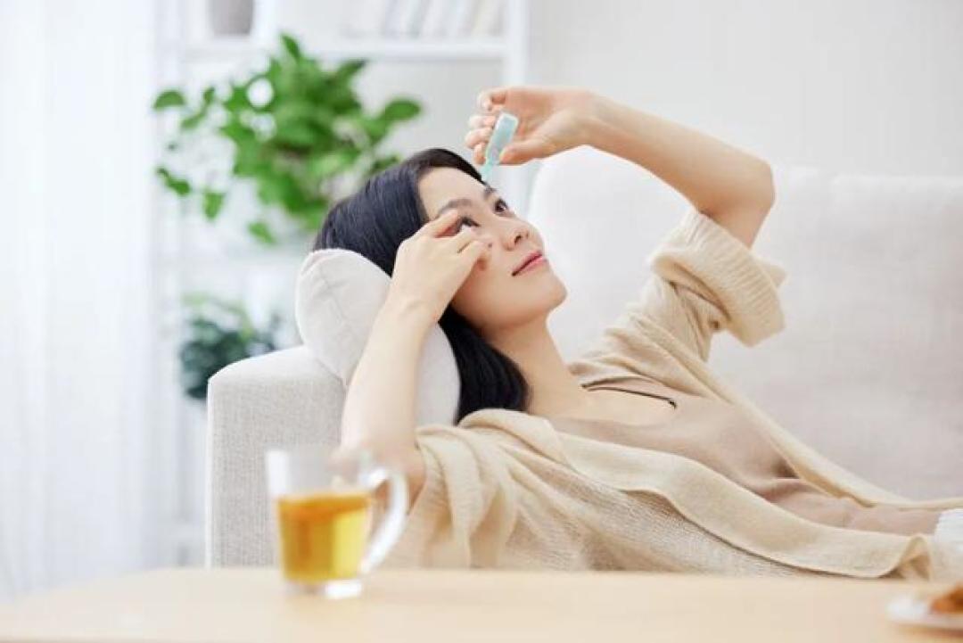 睡前忍不住刷手机？记住这几点，救救你的视力