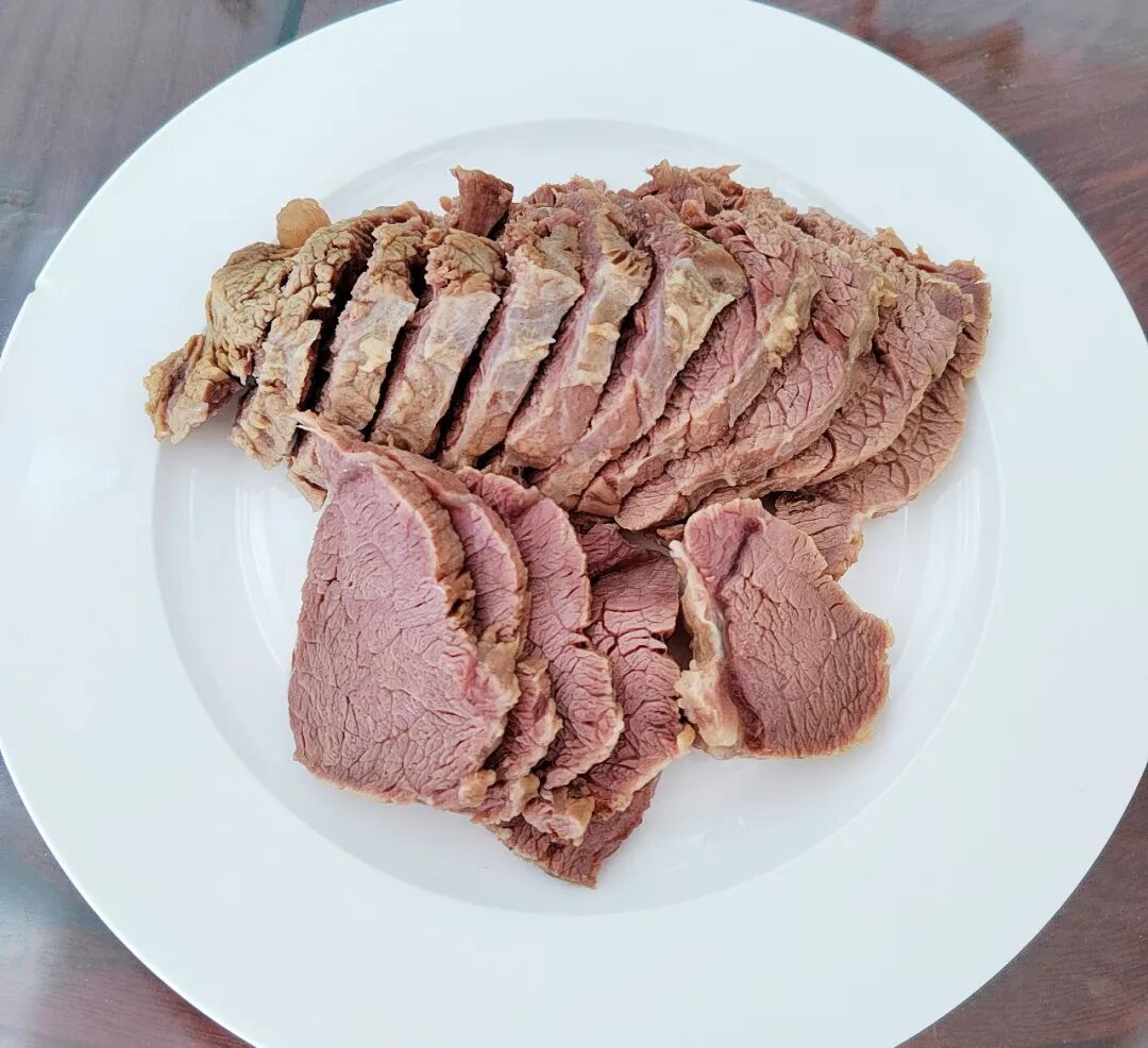 不用卤料包,3步搞定“盐水牛腱子”,比熟食店还香