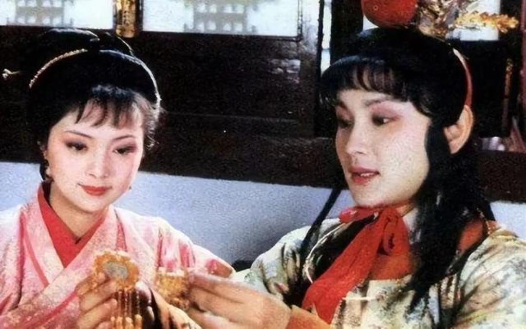 宝玉婚后,宝钗彻底露出了真面目,钗黛合一骗了我们三百年