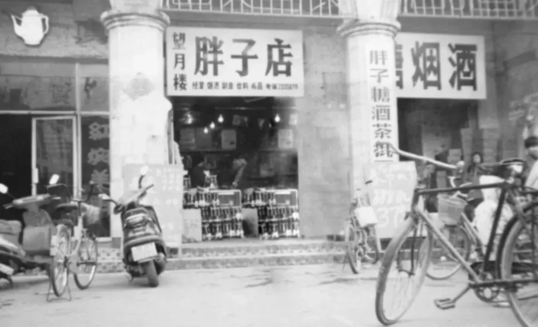 60岁于东来官宣退休,从负债30万到年销235亿,30年创业印证“利他就是最高级的利己”,河南胖东来的传奇将由谁续写?