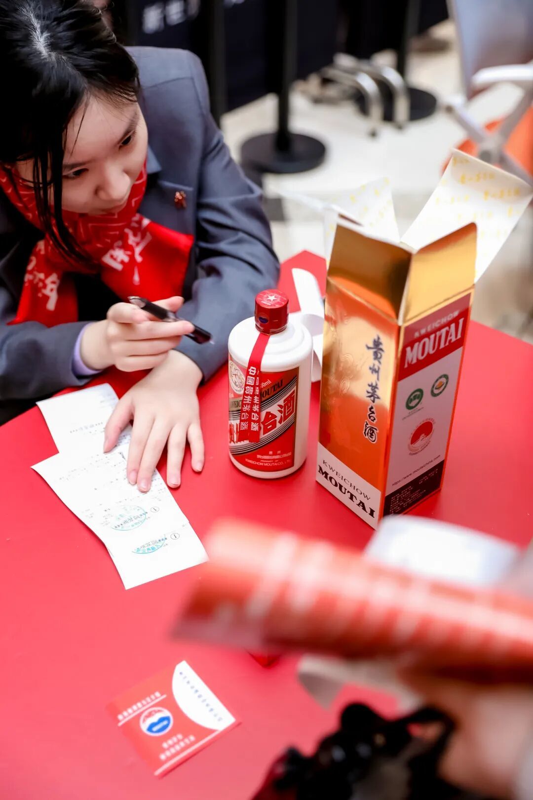 -1°C通宵排队,帐篷棉被暖宝宝一起上!一年一度新春福袋来了,消费者:“真的冷,但是值!”