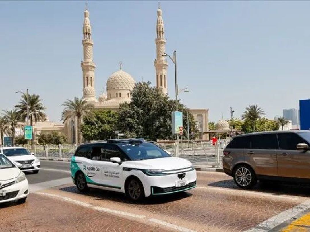 中东实测翻车,Robotaxi还是有点傻?