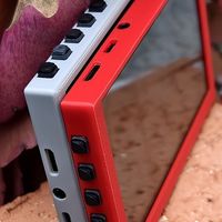 能把5寸触摸屏塞进机箱当副屏？这招是谁想的？成本才100出头