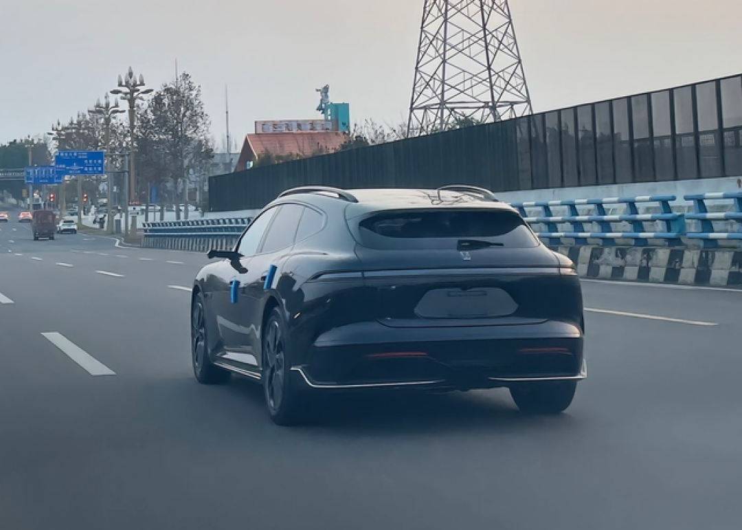 阿维塔06T实车现身,大过蔚来ET5T,三电机968马力+续航740km