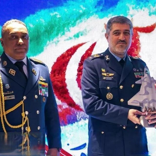 出口歼-20给伊朗？伊朗空军节收到中国歼-20战斗机模型，网友：歼-20能救伊朗吗？