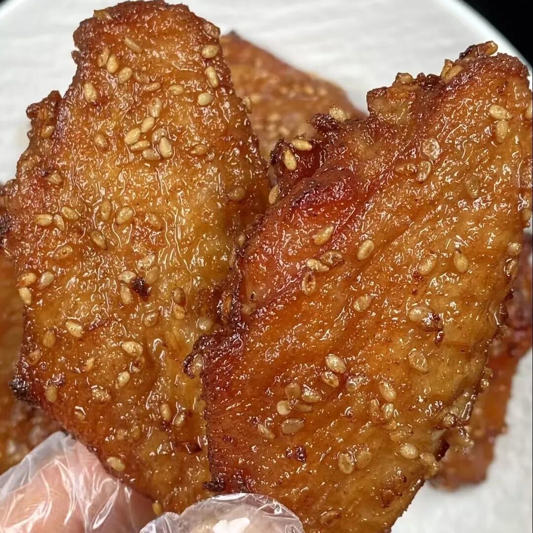 鸡翅这样做，外酥里嫩，好吃到舔手指