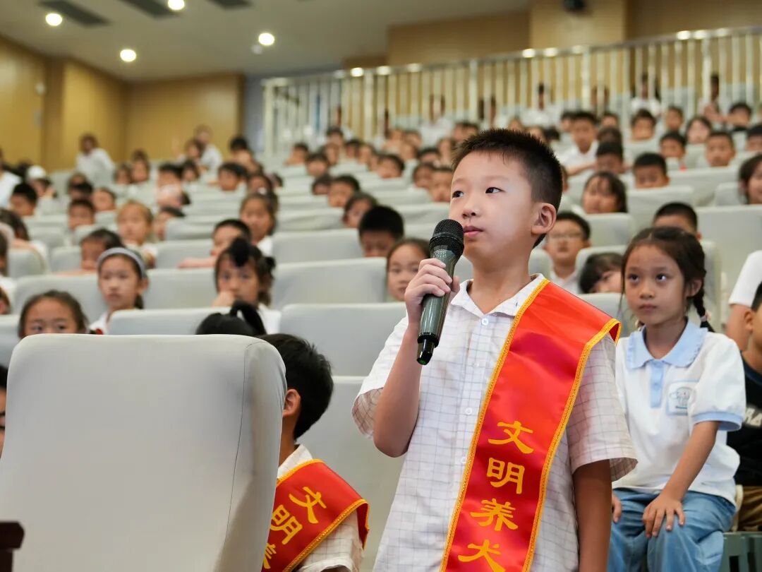 我是小小文明养犬志愿者,让我告诉你如何做个合格的“铲屎官”!