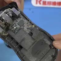 雷蛇毒蝰minise 游戏鼠标维修拆解清理视频 维修鼠标侧键双击问题,更换微动开关解决故障。
#雷蛇 #游戏鼠标 #游戏外设 #鼠标