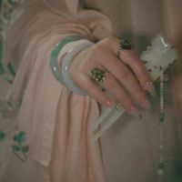 梦幻草花手镯 vs 现代珠宝首饰？我们汇总了128位用户真实观点，答案在这