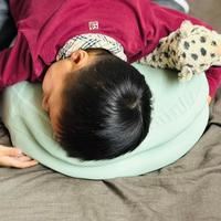 护颈枕改善睡眠的关键,在于匹配睡姿与颈椎曲度,而非单纯材质或高度