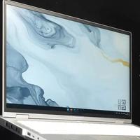 搭载长江存储PC42Q：七彩虹将星X16 Pro游戏本评测 将星系列是七彩虹推出的高性能旗舰国风游戏本，本次评测的是七彩虹将星X16 Pro星耀白的酷睿i7版本，搭载英特尔酷睿i7-14650HX处理器和满血115瓦的英伟达RTX 5060 Laptop独显，并配备了长江存储PC42Q固态硬盘。