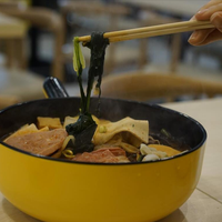 别只看“垃圾食品”标签!方便面的钠脂陷阱与健康吃法关键在搭配和频率