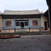 云南红河州石屏县这座边陲小城，有100多座四合院民居：房价不高，距离昆明近；生活消费低，适合旅居养老
