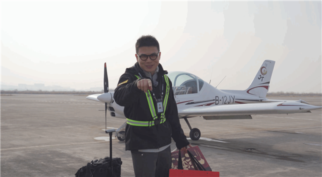 汽车博主花120万买飞机开回家过年:百公里油耗不到8升 油费比开车还省