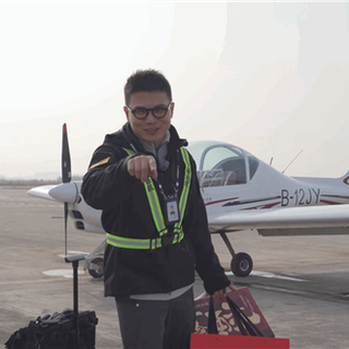 汽车博主花120万买飞机开回家过年：百公里油耗不到8升 油费比开车还省