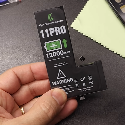 故意用小电池？12000mAh的iPhone，把我整不会了…