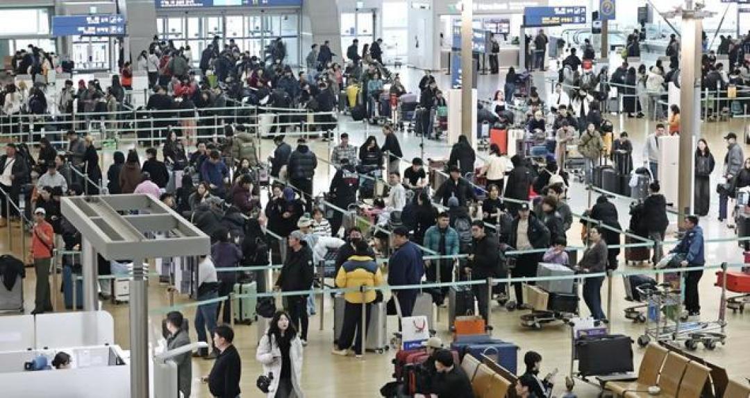 最长春节，年轻人逃离“探亲式加班”，把团圆饭搬到海外