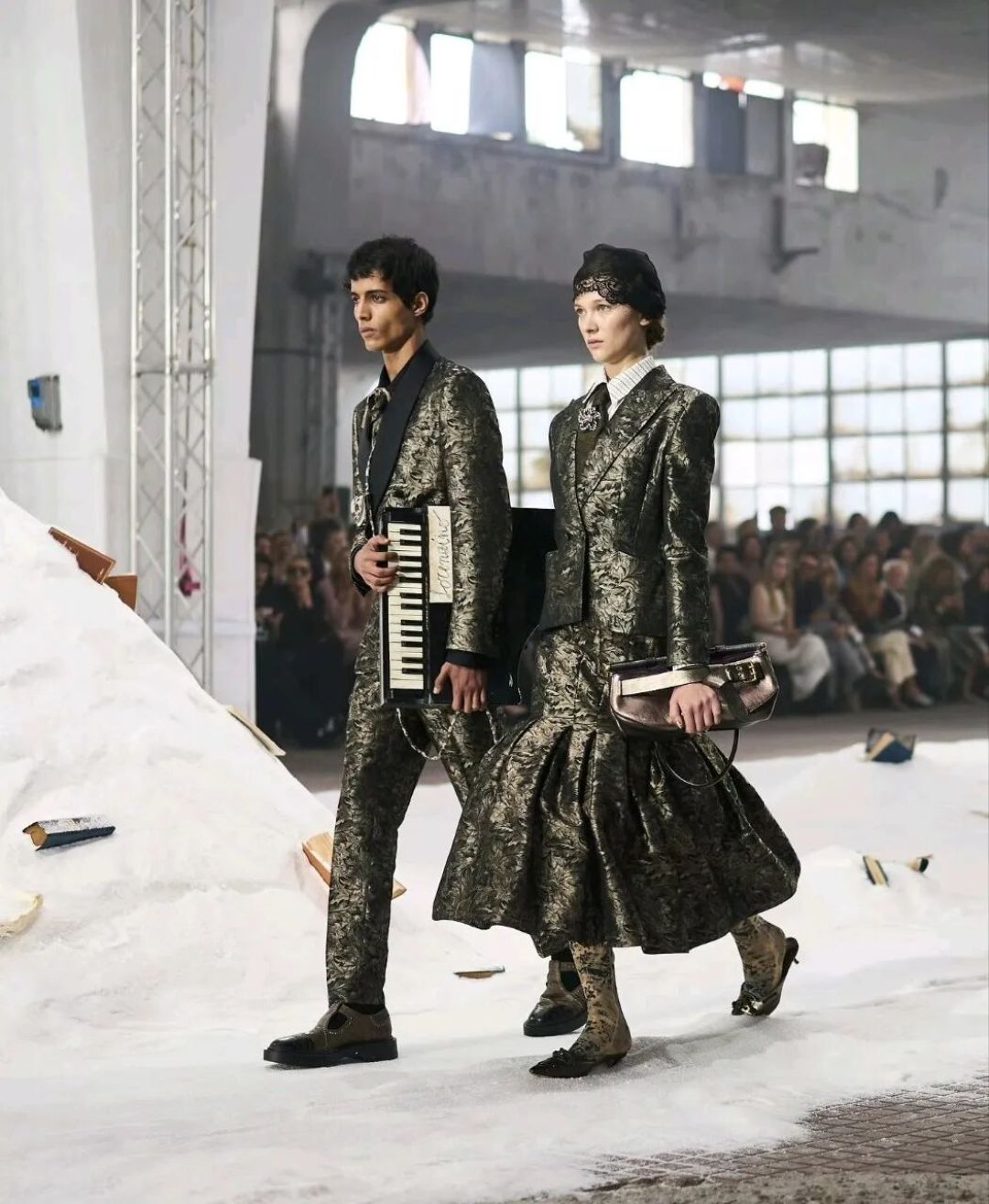 Antonio Marras(安东尼奥·马拉斯)2026春夏高级成衣发布秀,一场“传统与现代的对话” 。