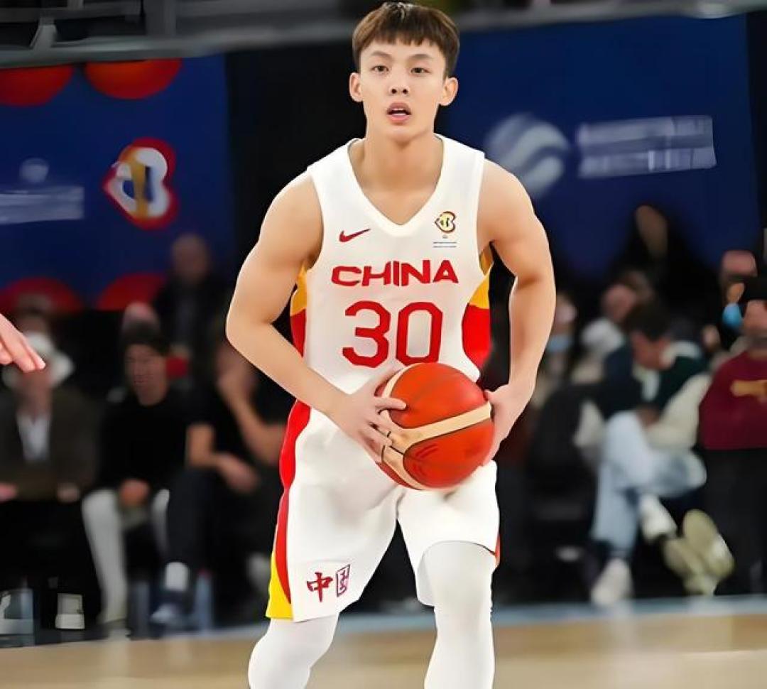 就在全国观众的目光聚集在冬奥会赛场,传来中国男篮的最新动态。