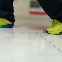 新年刚买到的，很适合休闲慢跑的沃特运动鞋