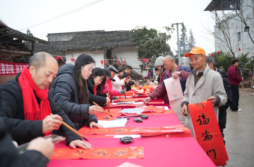 年轻人整顿年味儿:爸妈,今年过年听我的!