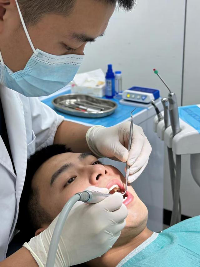 缺牙3年始终不敢种牙？如今我终于能大口啃排骨啦！