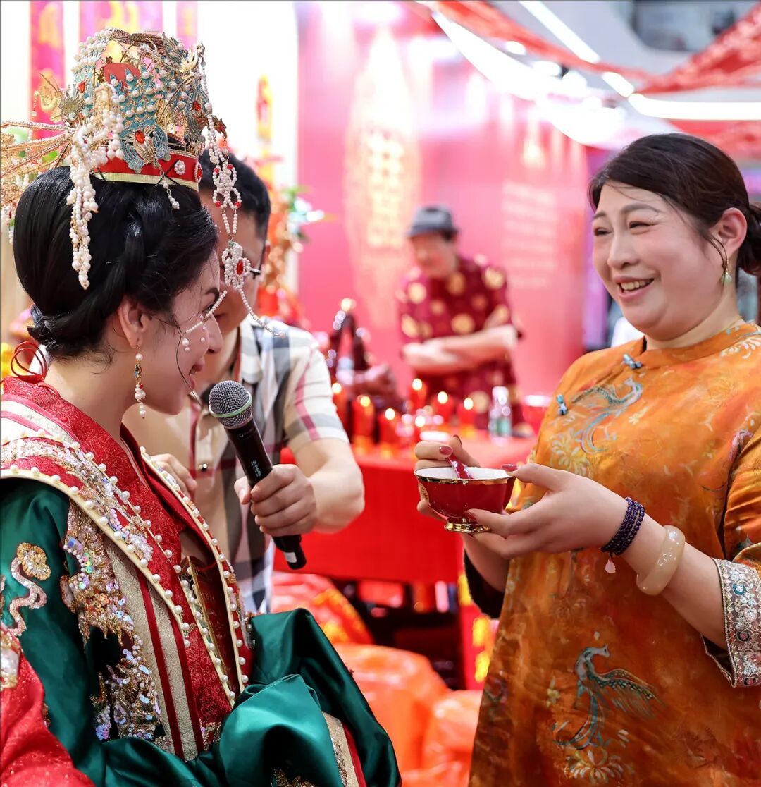 洋新人、秀民俗：传递中国式浪漫！