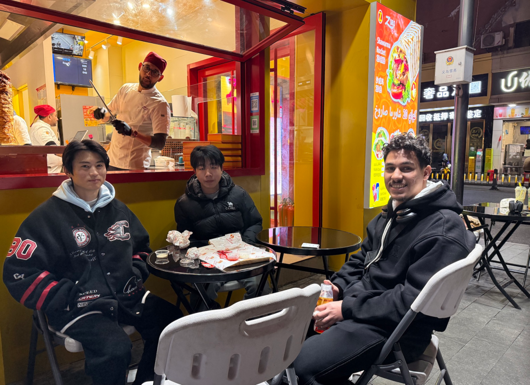 在义乌,遍地是把中式生活过到极致的外国人