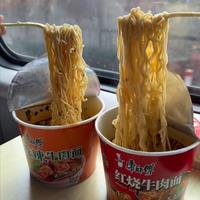 从德州扒鸡到高铁奶茶，一部车轮上的中国味觉变迁史
