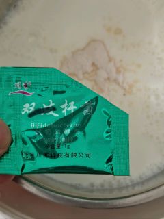 用十年前的菌粉+酸奶机成功做出了酸奶！