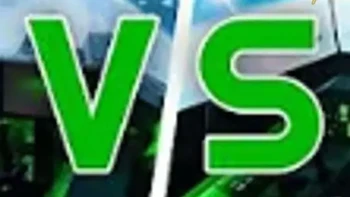 投影仪 vs 三联屏 - 投影仪差点毁了我的模拟器爱好 在不使用 VR 的前提下，模拟器该选投影仪还是三联屏？哪一种才真的更好？ 
在这期视频中，我会分享自己真实的使用经历：我曾经搭建过一套弧形投影的模拟器系统，也搭建并使用过多套三联屏模拟器。并且会详细讲清楚——为什么我最终还是放弃了投影方案，重新回到了三联屏。