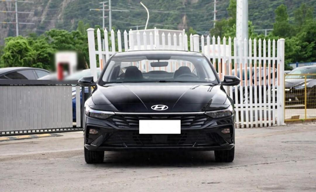 同为A级燃油轿车,现代伊兰特和大众朗逸,哪款更优?