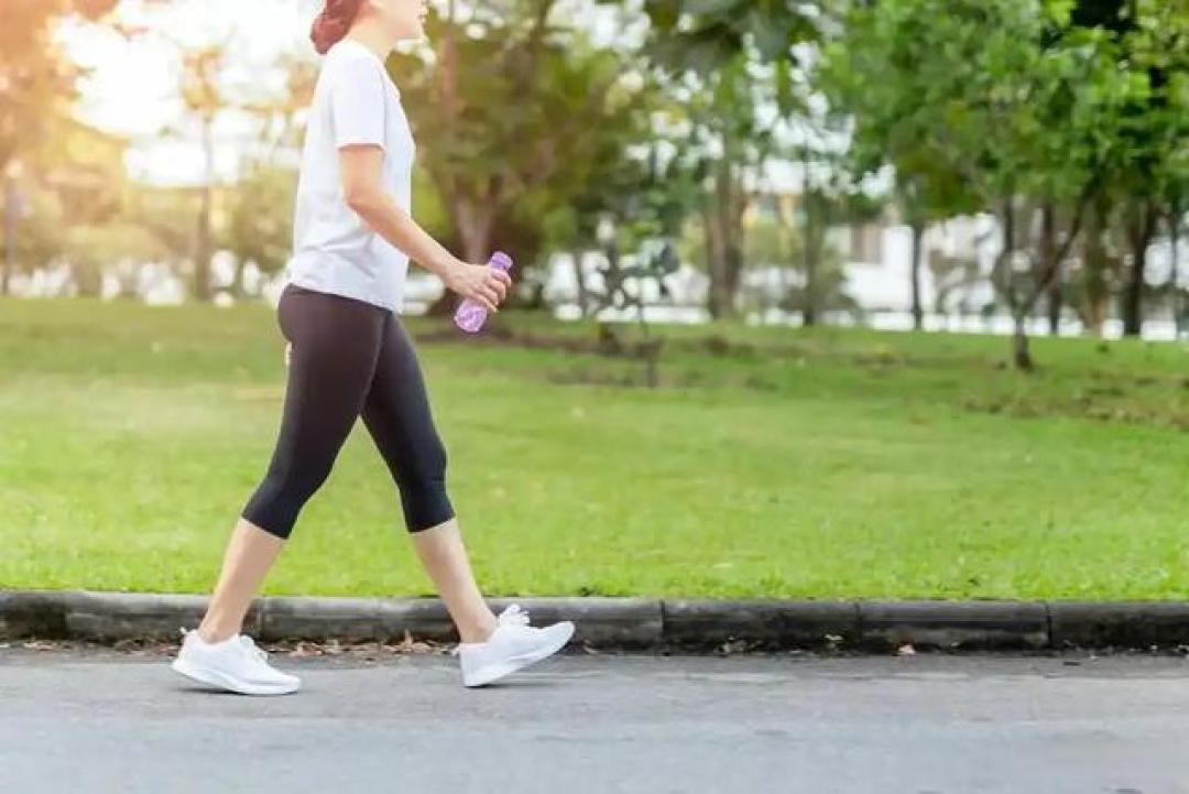 步行立大功？医生：其实走路才是减脂天花板，90%的人都忽视了