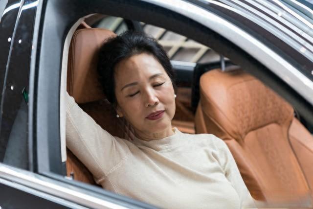 入睡难、容易醒？睡前一个小动作，沾床就睡，一觉到天亮