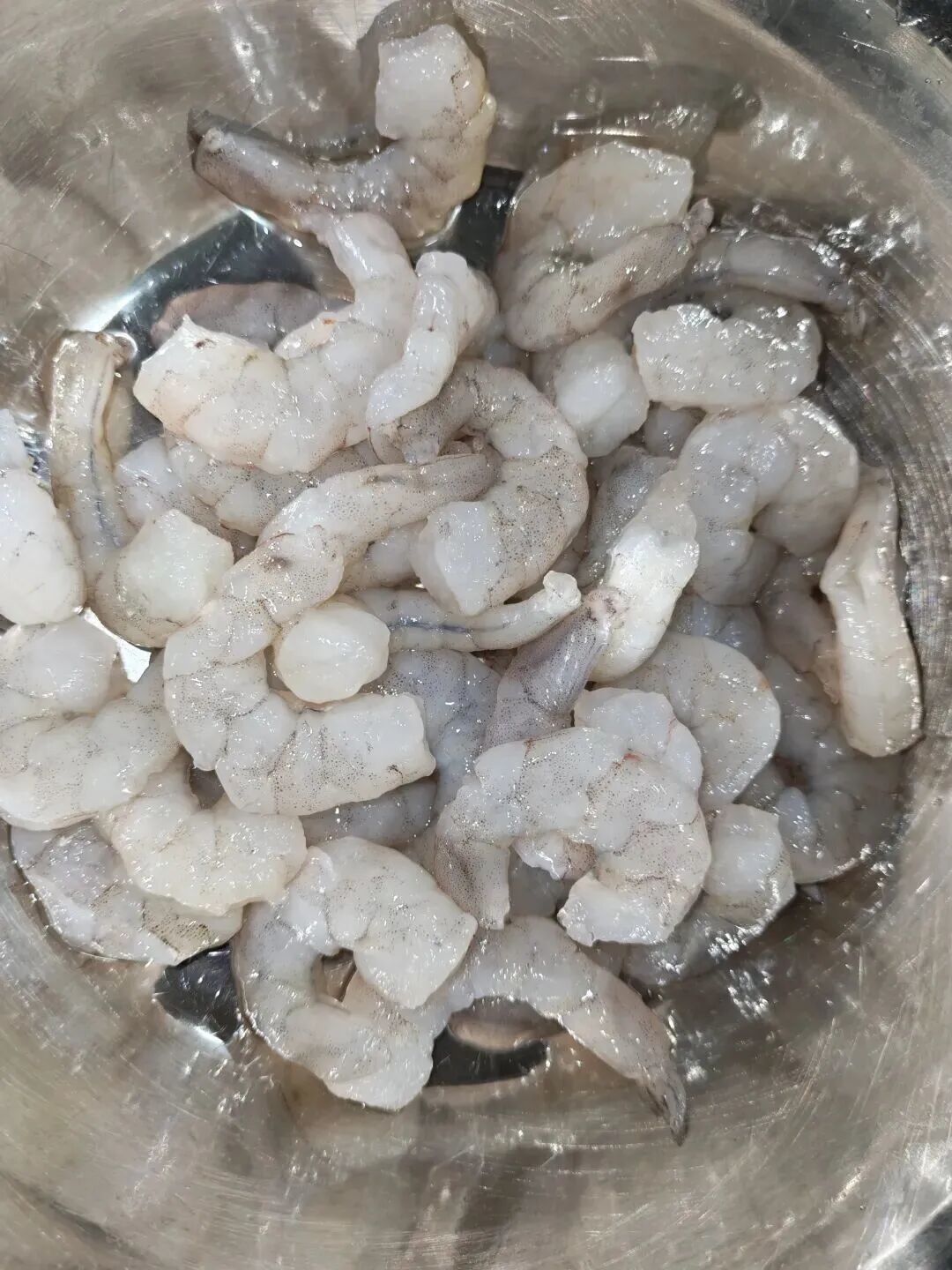 当代虾仁的“魔幻事件”:下锅前什么样,炒熟了还什么样