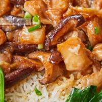 腊味煲仔饭 vs 香菇滑鸡煲仔饭?我们汇总了超百位食客的真实体验