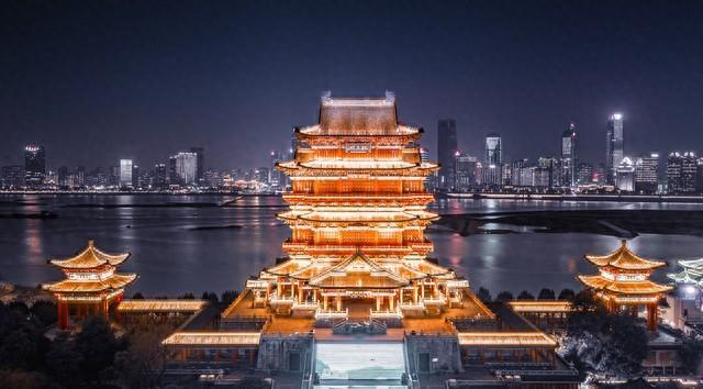 冬日南昌山水情怀与红色记忆的温暖邂，一场穿越时空的慢游之旅