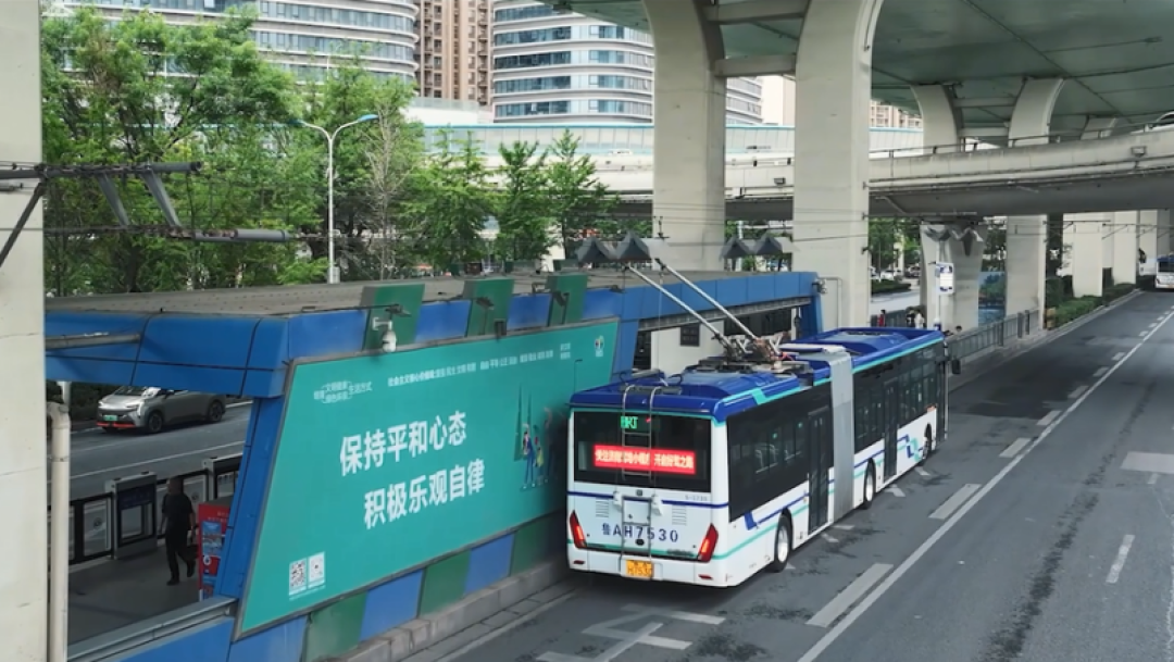 十大技术创新:现代无轨电车助力低碳出行