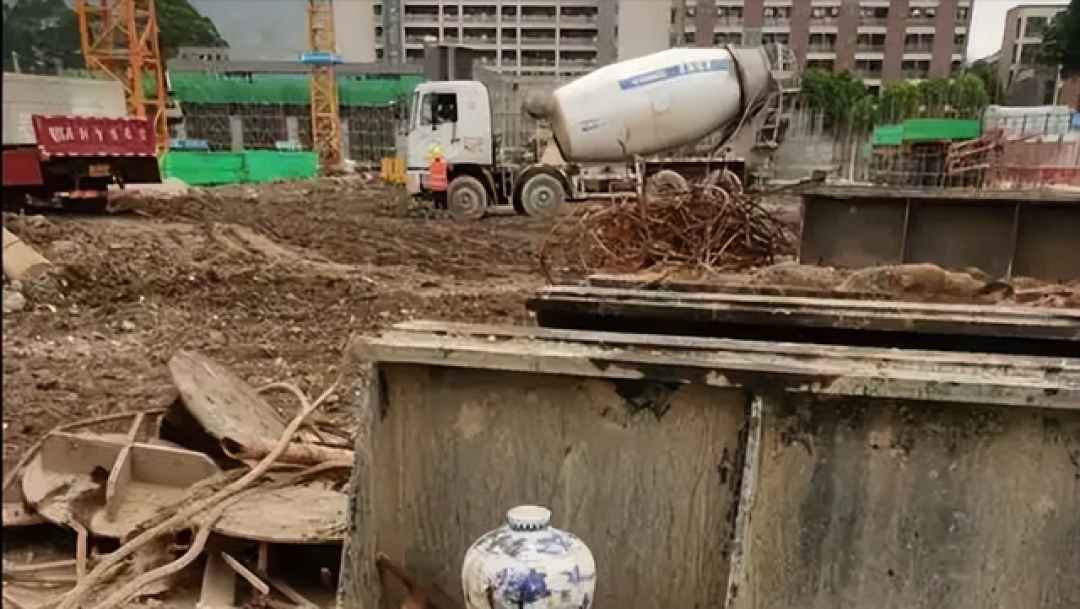 价值或达2亿!1980年工人盖楼挖出1只,农艺师捡回家养花用