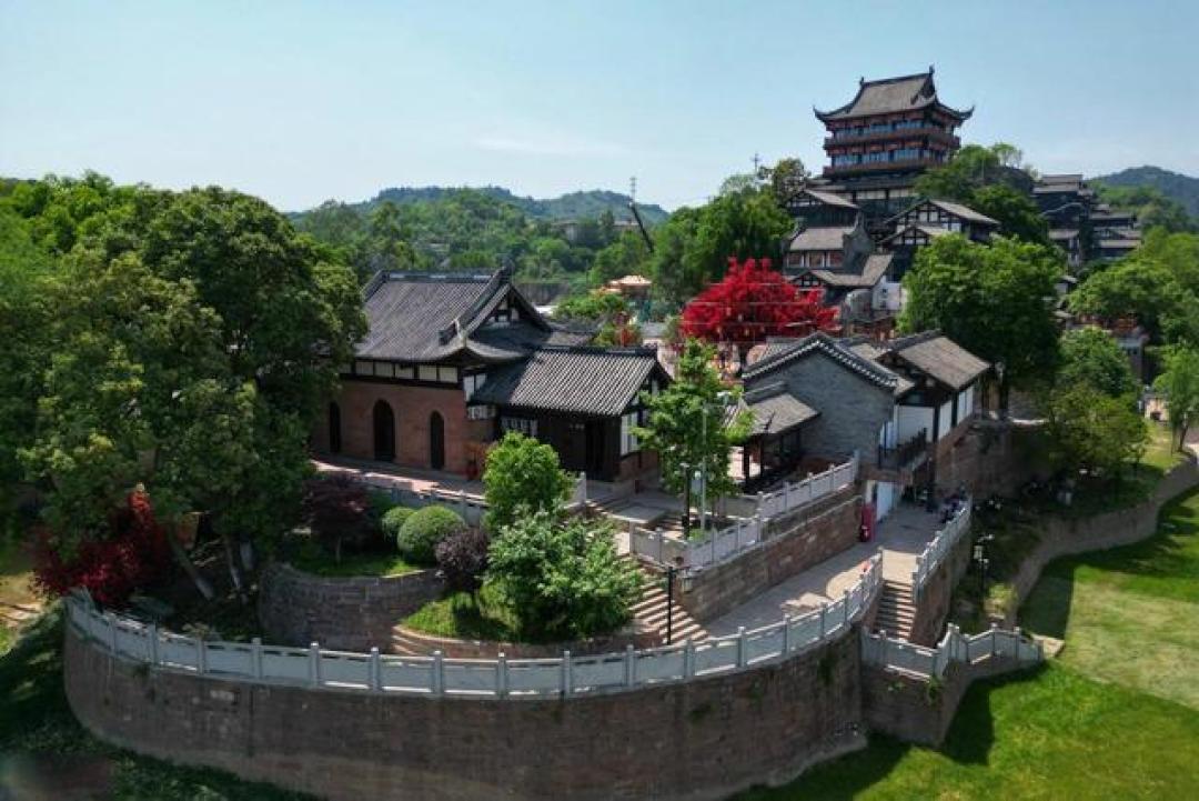 带老伴逛成都周边!6 个冷门古镇,人少免费还能吃遍小吃