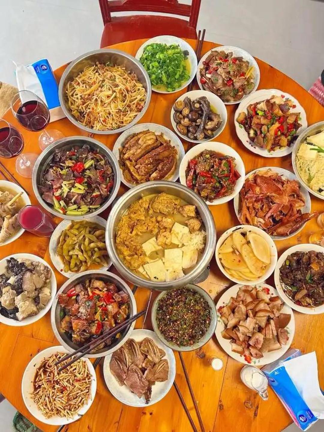 200亿春节预制菜攻陷年夜饭，年轻人推翻传统：省事、不出错！
