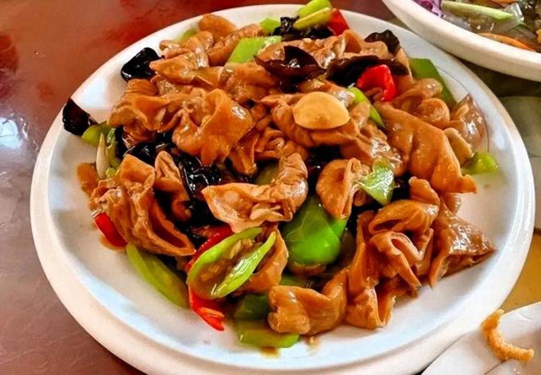 山东一家3口人的年夜饭,发朋友圈火了,网友:太寒酸,不忍看!