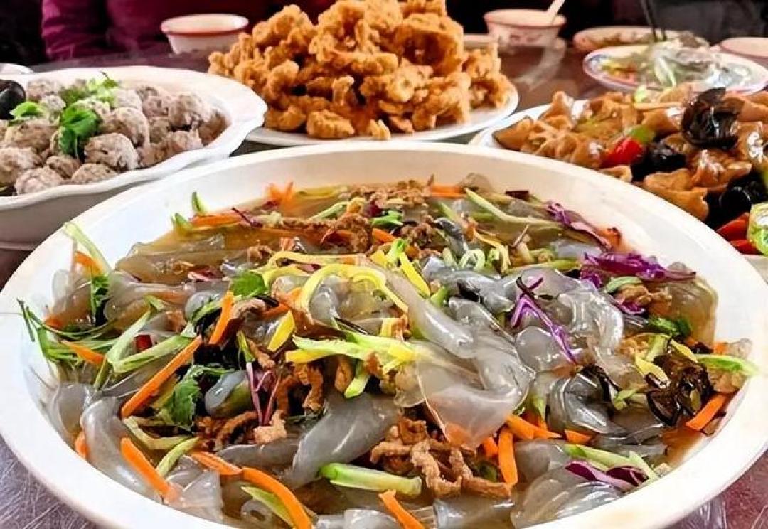 山东一家3口人的年夜饭,发朋友圈火了,网友:太寒酸,不忍看!
