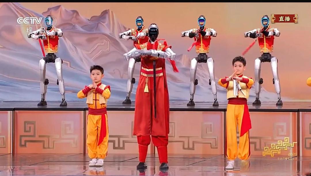 AI春晚彻底引爆!机器人演小品打醉拳,真假蔡明同台