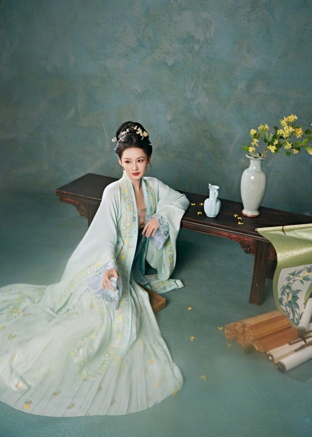 李沁春晚服装火出圈,原来面料是非遗花罗,细节复刻博物馆文物