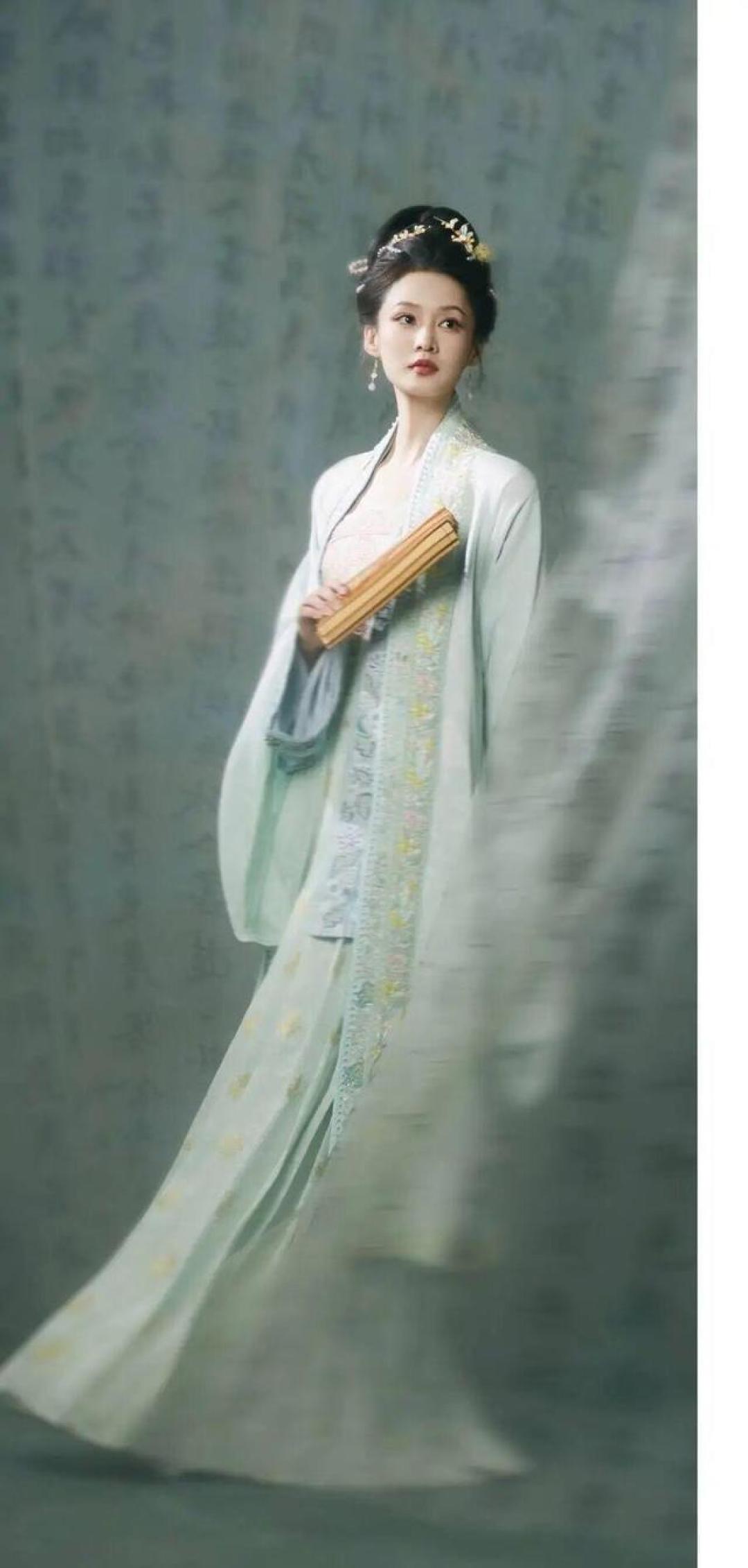 李沁春晚服装火出圈,原来面料是非遗花罗,细节复刻博物馆文物